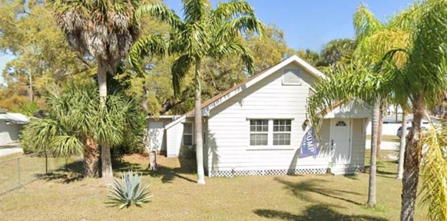 House in Venice, Florida 2 bedrooms, 115.11 sq.m. № 1743364