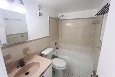 Снять в аренду кондоминиум в Майами, Флорида 2 спальни, 489.78м2, № 1955240 - фото 9