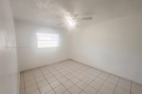 Снять в аренду кондоминиум в Майами, Флорида 2 спальни, 489.78м2, № 1955240 - фото 8