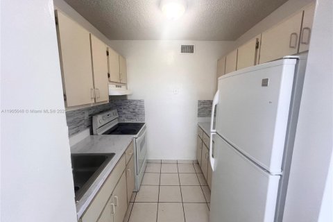 Снять в аренду кондоминиум в Майами, Флорида 2 спальни, 489.78м2, № 1955240 - фото 2