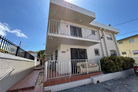 Снять в аренду кондоминиум в Майами, Флорида 2 спальни, 489.78м2, № 1955240 - фото 1