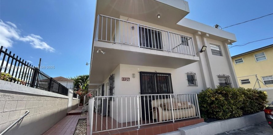 Кондоминиум с 2 спальнями в Майами, Флорида № 1955240