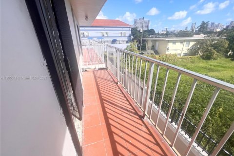 Снять в аренду кондоминиум в Майами, Флорида 2 спальни, 489.78м2, № 1955240 - фото 11