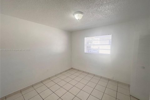 Снять в аренду кондоминиум в Майами, Флорида 2 спальни, 489.78м2, № 1955240 - фото 7