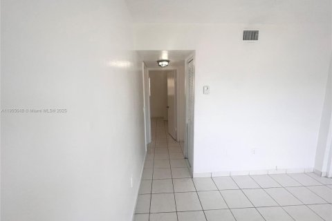 Снять в аренду кондоминиум в Майами, Флорида 2 спальни, 489.78м2, № 1955240 - фото 5