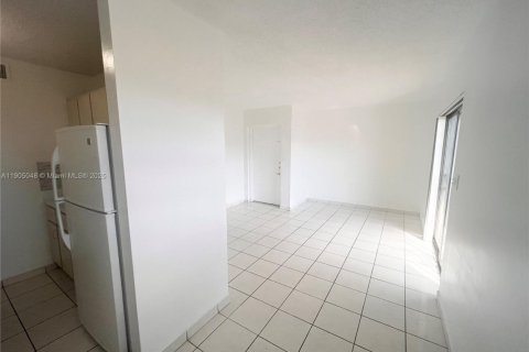 Снять в аренду кондоминиум в Майами, Флорида 2 спальни, 489.78м2, № 1955240 - фото 4