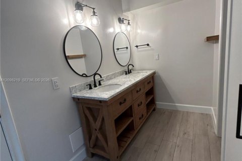 Condo in Miami, Florida, 2 bedrooms № 2392889 - photo 10