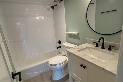 Condo in Miami, Florida, 2 bedrooms № 2392889 - photo 13
