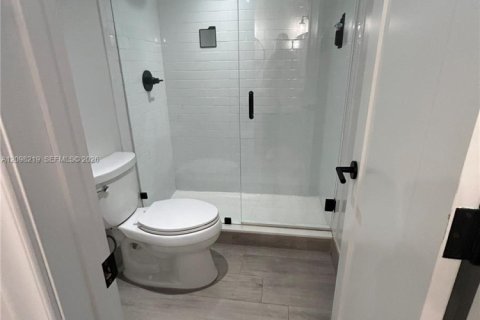 Condo in Miami, Florida, 2 bedrooms № 2392889 - photo 12