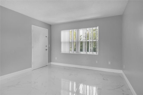 Condominio en alquiler en Orlando, Florida, 2 dormitorios, 83.24 m2 № 1808384 - foto 2