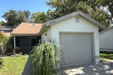 House in Port Richey, Florida 2 bedrooms, 129.51 sq.m. № 1883666 - photo 1