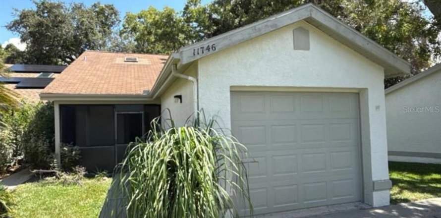 House in Port Richey, Florida 2 bedrooms, 129.51 sq.m. № 1883666