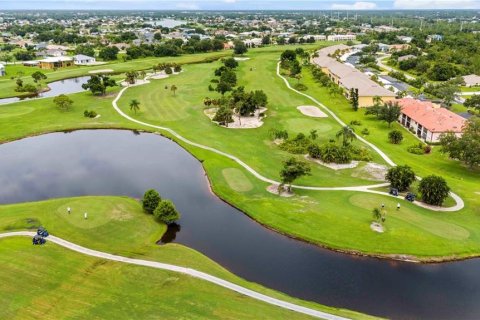 Townhouse in Punta Gorda, Florida 2 bedrooms, 107.21 sq.m. № 2221601 - photo 22