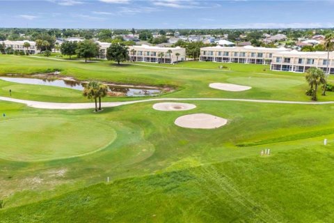 Townhouse in Punta Gorda, Florida 2 bedrooms, 107.21 sq.m. № 2221601 - photo 24