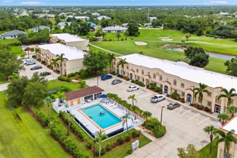 Townhouse in Punta Gorda, Florida 2 bedrooms, 107.21 sq.m. № 2221601 - photo 2