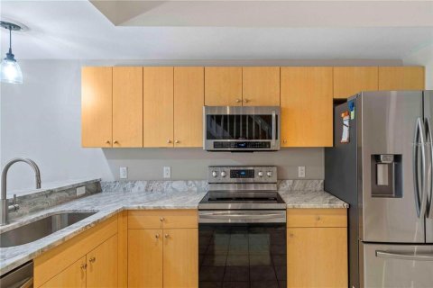 Townhouse in Punta Gorda, Florida 2 bedrooms, 107.21 sq.m. № 2221601 - photo 7