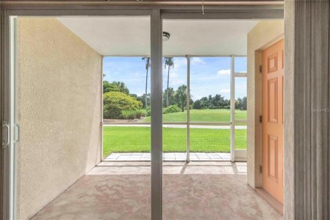Townhouse in Punta Gorda, Florida 2 bedrooms, 107.21 sq.m. № 2221601 - photo 12