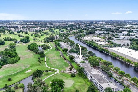 Condo in Pompano Beach, Florida, 2 bedrooms  № 1955872 - photo 18