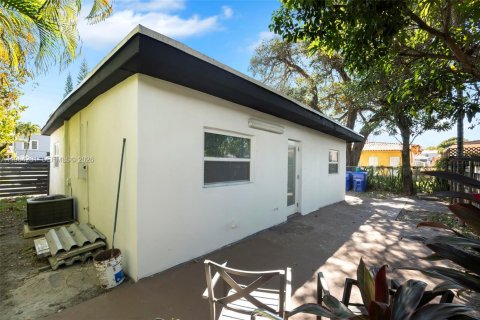 House in Miami, Florida 3 bedrooms, 89.19 sq.m. № 2025904 - photo 29