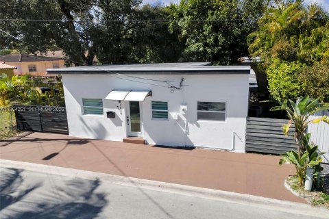 House in Miami, Florida 3 bedrooms, 89.19 sq.m. № 2025904 - photo 3