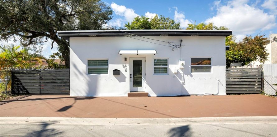 House in Miami, Florida 3 bedrooms, 89.19 sq.m. № 2025904