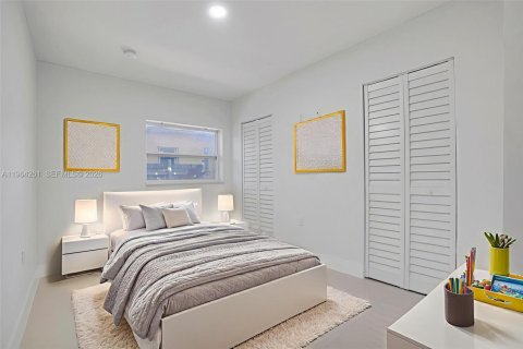 House in Miami, Florida 3 bedrooms, 89.19 sq.m. № 2025904 - photo 17