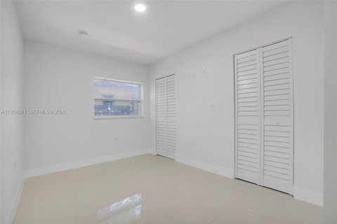 House in Miami, Florida 3 bedrooms, 89.19 sq.m. № 2025904 - photo 18