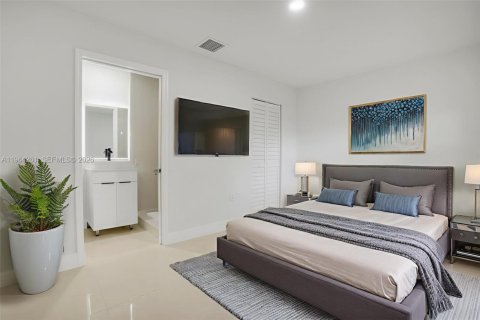 House in Miami, Florida 3 bedrooms, 89.19 sq.m. № 2025904 - photo 14