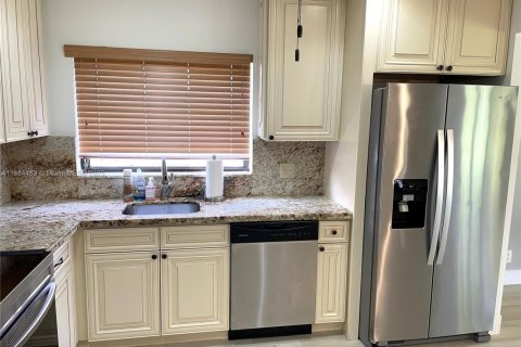 House in Boca Raton, Florida 2 bedrooms, 163.6 sq.m. № 1942582 - photo 11