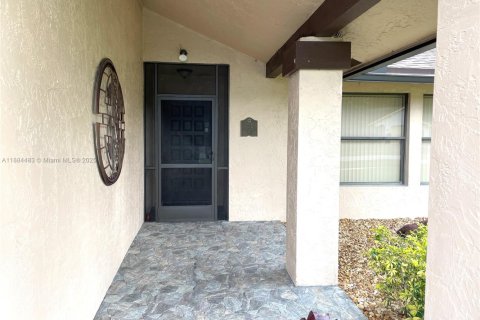 House in Boca Raton, Florida 2 bedrooms, 163.6 sq.m. № 1942582 - photo 3