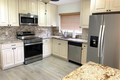 House in Boca Raton, Florida 2 bedrooms, 163.6 sq.m. № 1942582 - photo 12