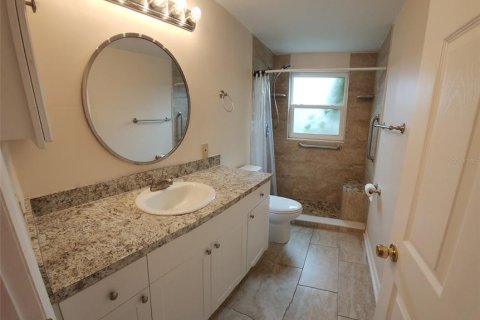 House in Tarpon Springs, Florida 3 bedrooms, 159.79 sq.m. № 1902684 - photo 8