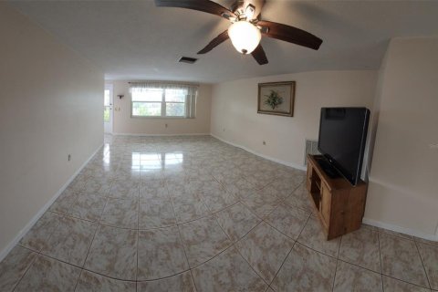 House in Tarpon Springs, Florida 3 bedrooms, 159.79 sq.m. № 1902684 - photo 10