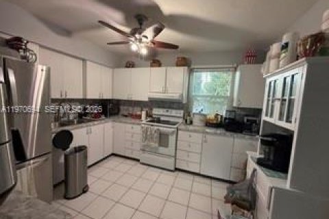 Casa en venta en Hallandale Beach, Florida, 3 dormitorios, 114.08 m2 № 2032072 - foto 2