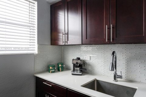 Condominio en alquiler en Miami Beach, Florida, 1 dormitorio, 55 m2 № 1987949 - foto 4