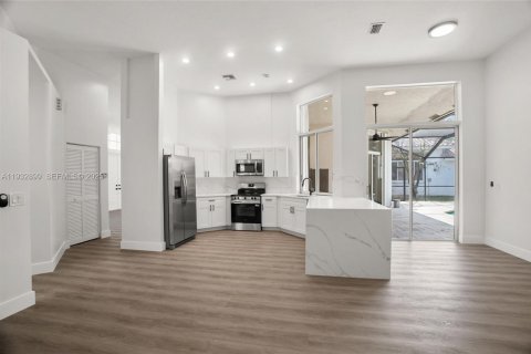 Снять в аренду виллу или дом в Уэстон, Флорида 5 спален, 229.75м2, № 1991774 - фото 7