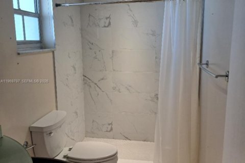 Condo in Pompano Beach, Florida, 1 bedroom  № 2030592 - photo 4