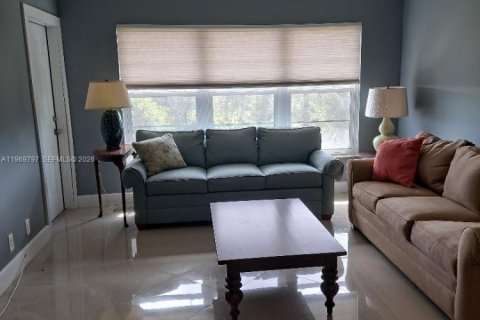 Condo in Pompano Beach, Florida, 1 bedroom  № 2030592 - photo 3