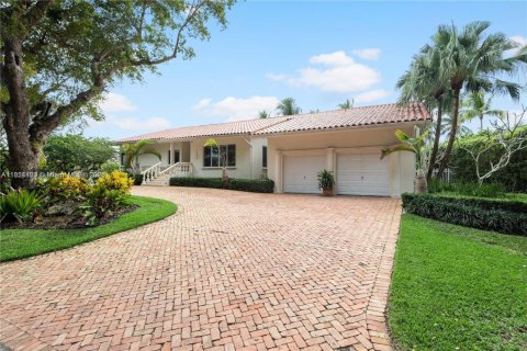 House in Coral Gables, Florida 4 bedrooms, 215.81 sq.m. № 2022453 - photo 23