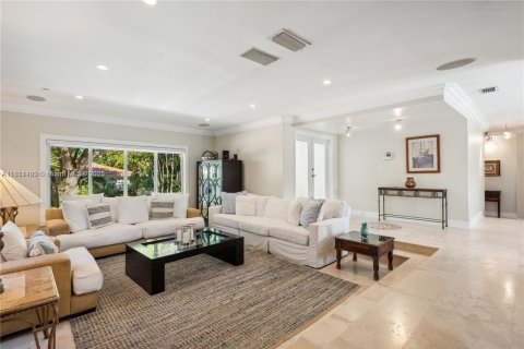 House in Coral Gables, Florida 4 bedrooms, 215.81 sq.m. № 2022453 - photo 6