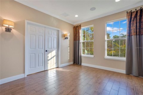 House in Oviedo, Florida 7 bedrooms, 473.52 sq.m. № 2099864 - photo 9
