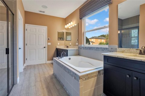 House in Oviedo, Florida 7 bedrooms, 473.52 sq.m. № 2099864 - photo 28
