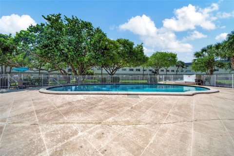 Copropriété à louer à Hallandale Beach, Floride: 2 chambres, 89.65 m2 № 1752036 - photo 10
