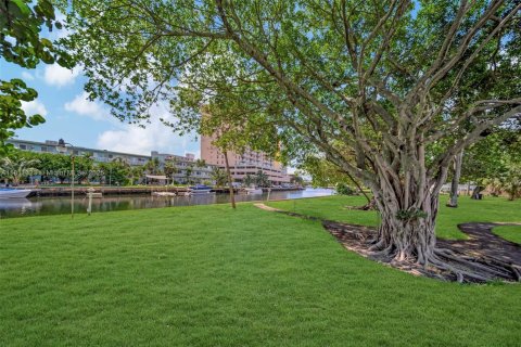 Copropriété à louer à Hallandale Beach, Floride: 2 chambres, 89.65 m2 № 1752036 - photo 12