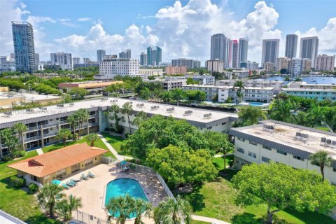 Copropriété à louer à Hallandale Beach, Floride: 2 chambres, 89.65 m2 № 1752036 - photo 18