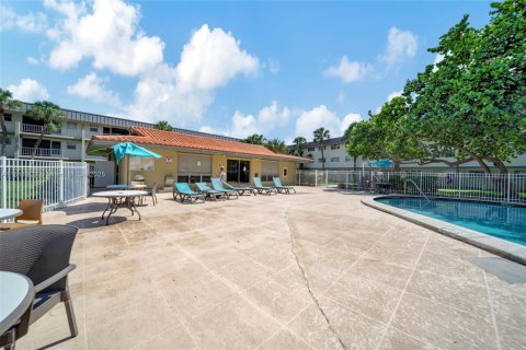 Copropriété à louer à Hallandale Beach, Floride: 2 chambres, 89.65 m2 № 1752036 - photo 11