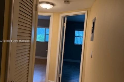Copropriété à louer à Hallandale Beach, Floride: 2 chambres, 89.65 m2 № 1752036 - photo 23