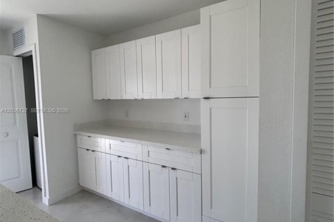 Снять в аренду таунхаус в Флорида-Сити, Флорида 3 спальни, № 2085165 - фото 11