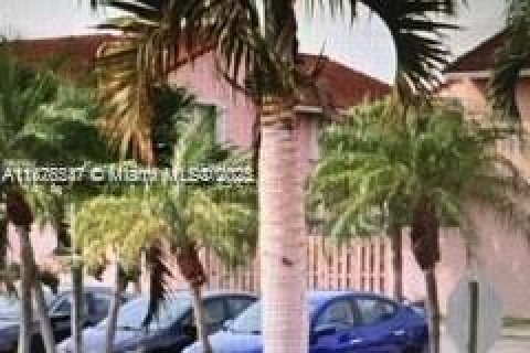 Condo in Doral, Florida, 2 bedrooms  № 1923820 - photo 1