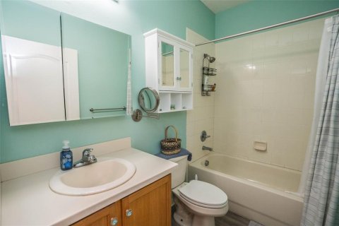 Condo in Sun City Center, Florida, 2 bedrooms  № 1849407 - photo 24